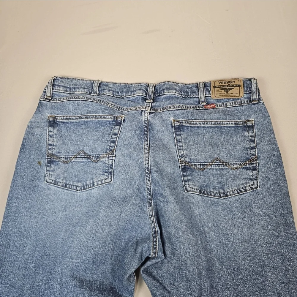 Wrangler Athletic Fit Jeans Mens 38x30 Stretch Denim Blue‎ Pants